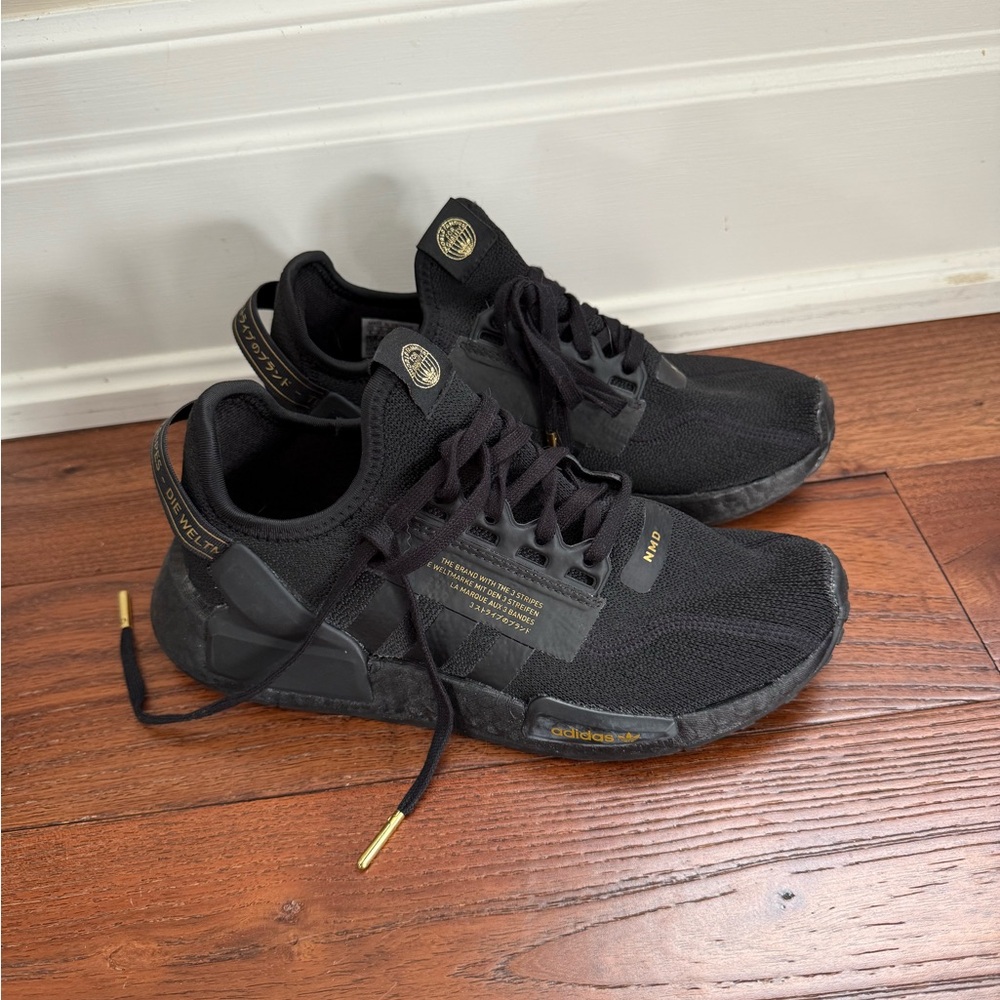 adidas NMD R1 V2
Black Gold Metallic - Picture 3 of 3